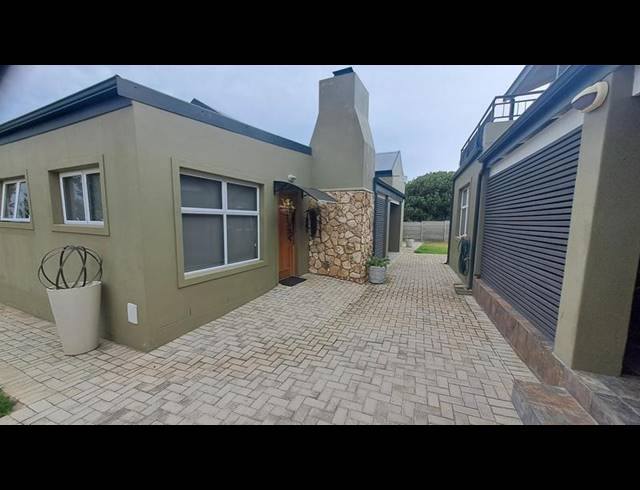 6 BEDROOM HOUSE FOR SALE IN STILBAAI-WES